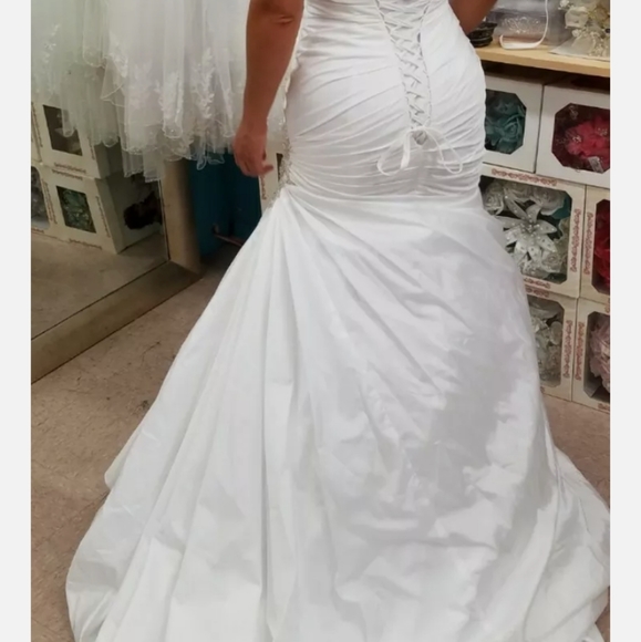 David's bridal wedding gown - Picture 8 of 9